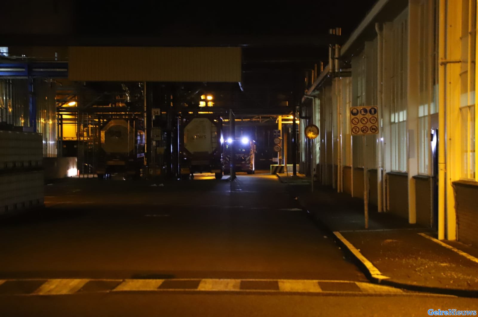 Brandweer rukt uit voor ongeval met gevaarlijke stoffen bij bedrijf in Tiel