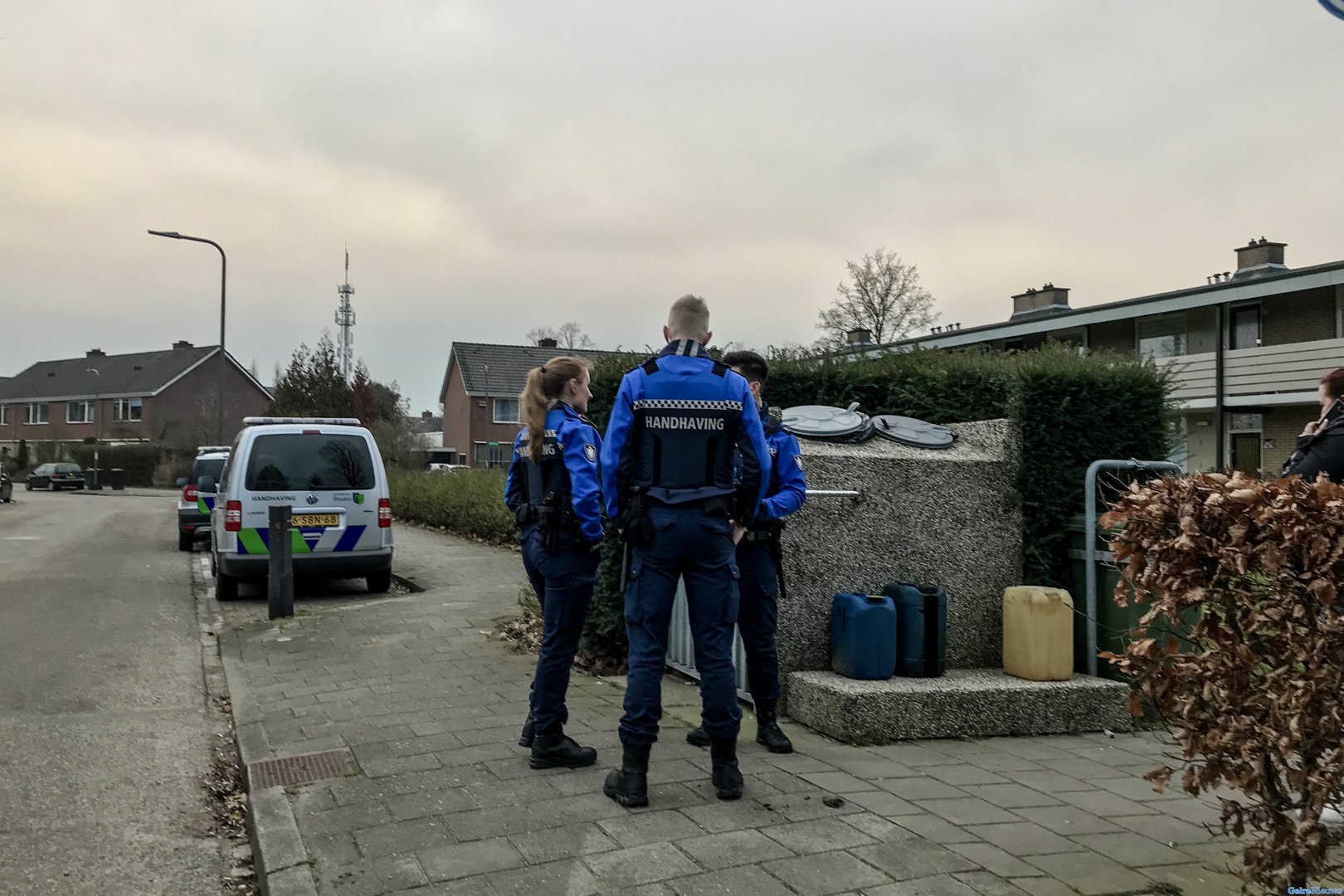 Meerdere jerrycans met vermoedelijk drugsafval gedumpt in Dieren