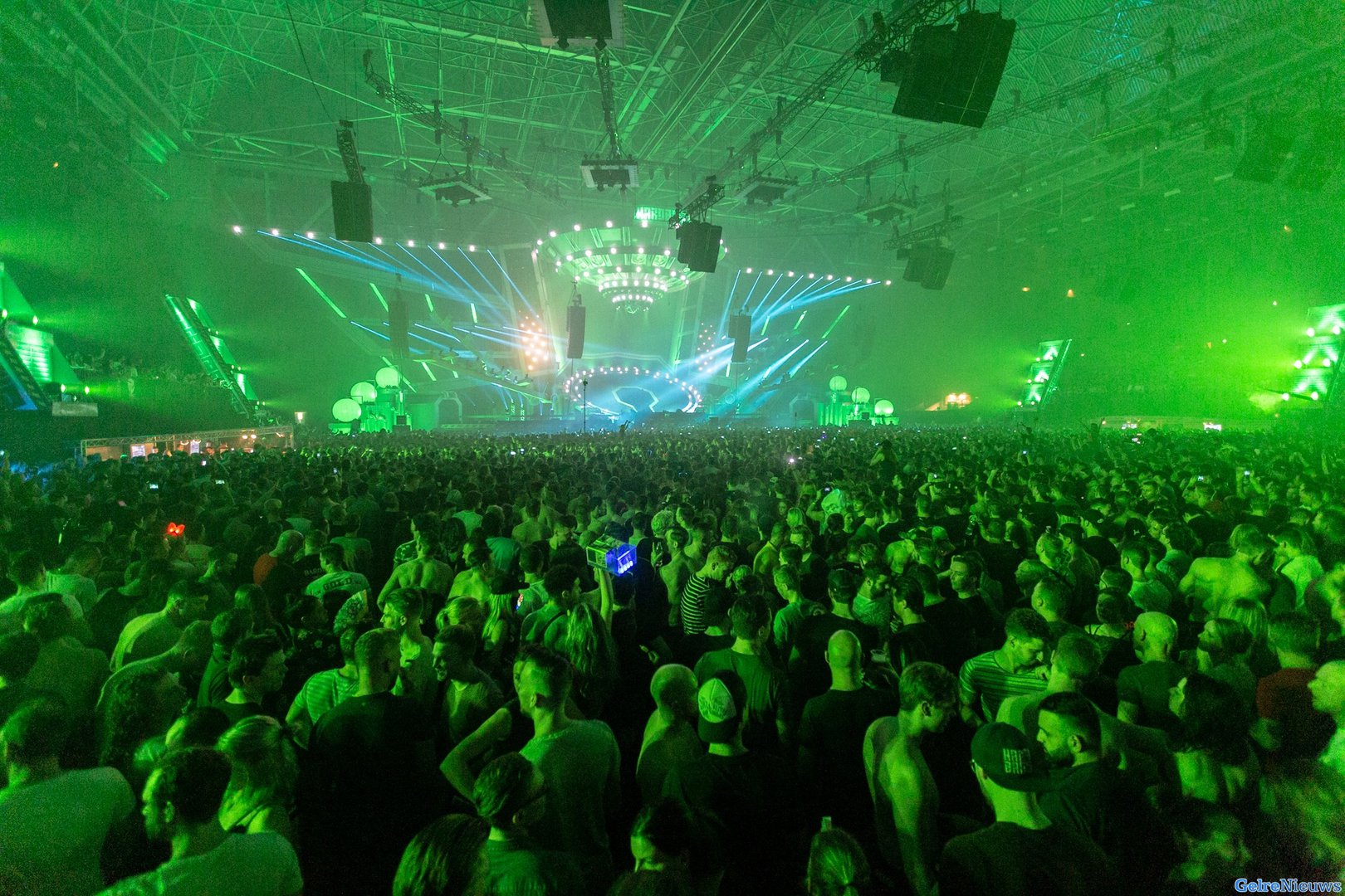 Pepperspray spuiter op Hard Bass aangehouden dankzij vriendengroep