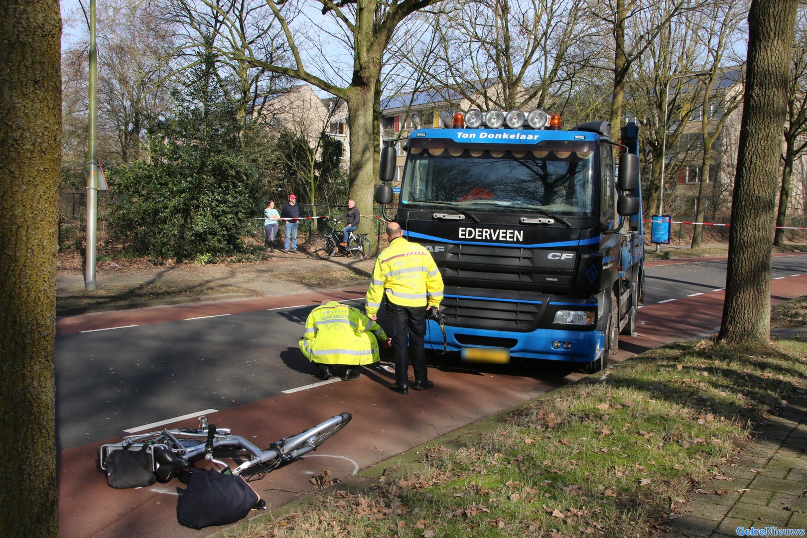 Oudere vrouw overleden na ongeval met vrachtwagen
