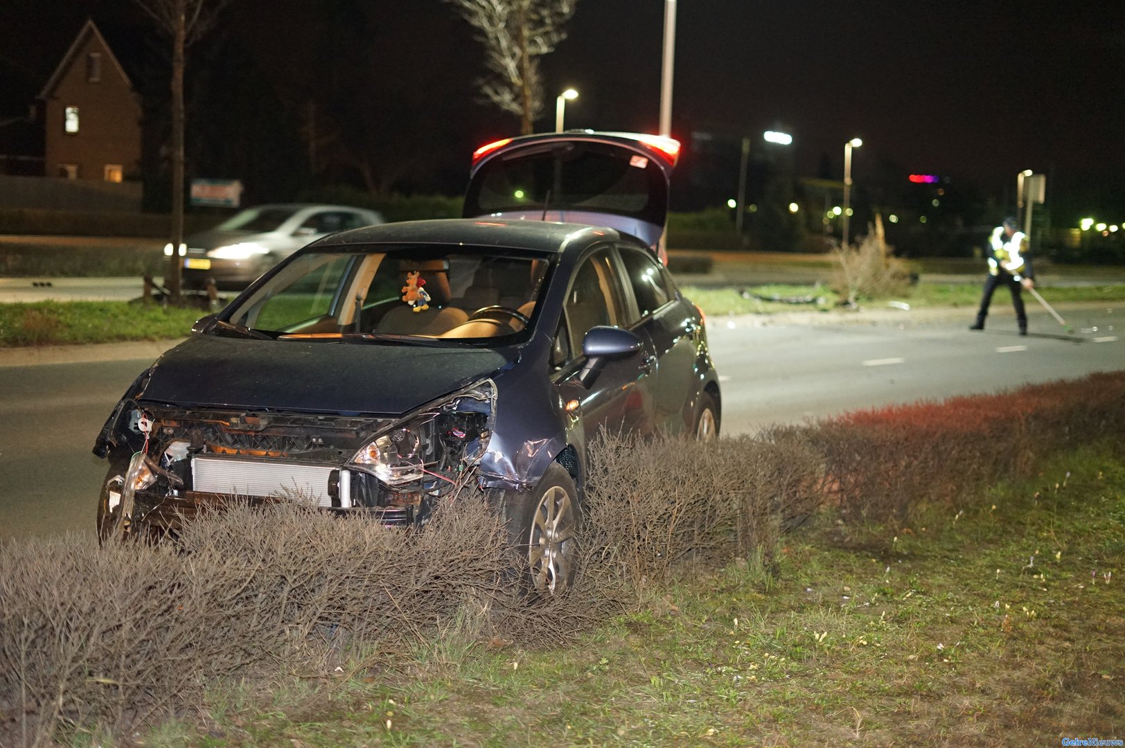 Ongeval Nijmegen: automobilist rijdt tegen twee bomen