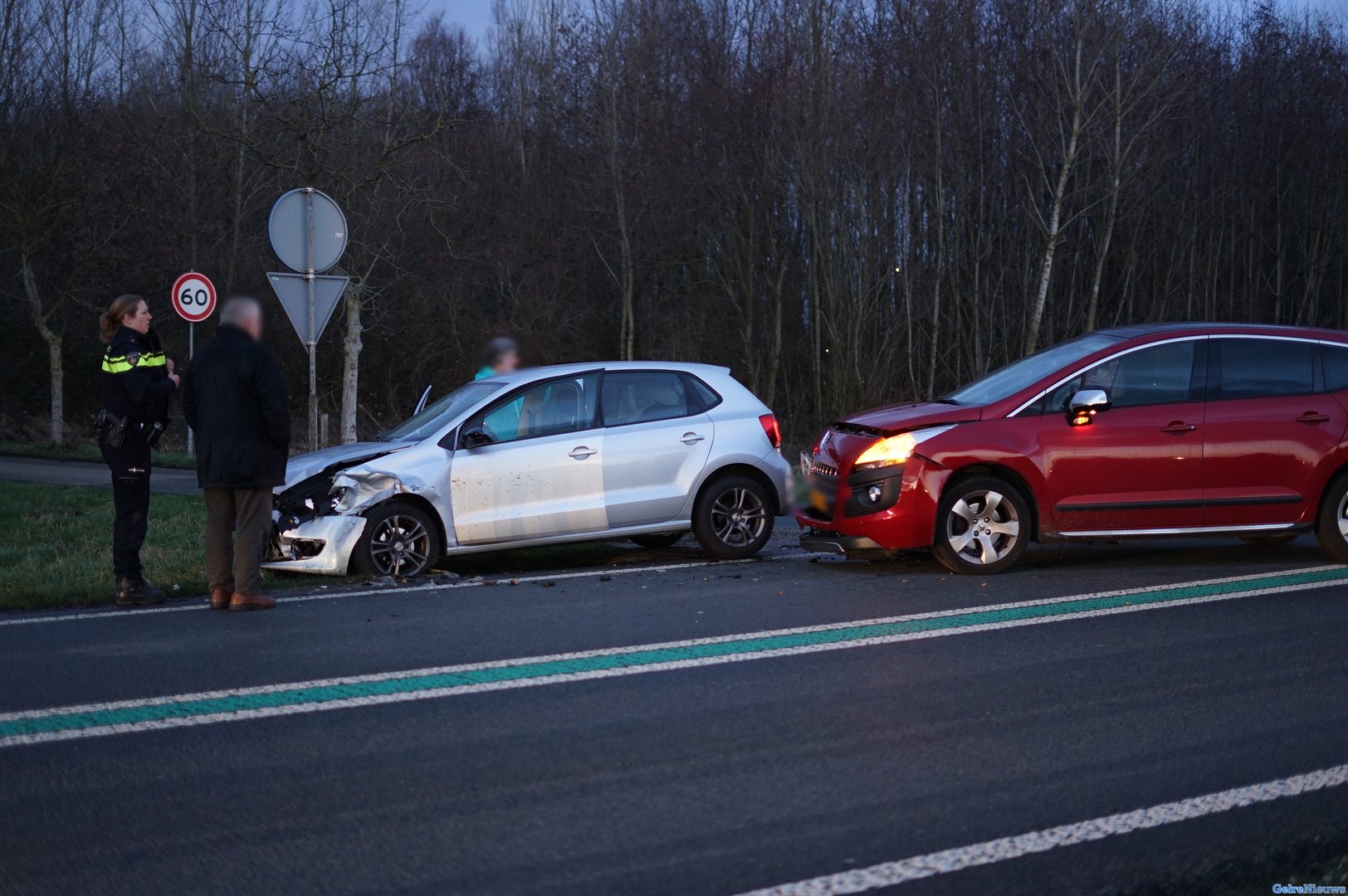 Auto’s botsen op elkaar op Drutenseweg in Wijchen