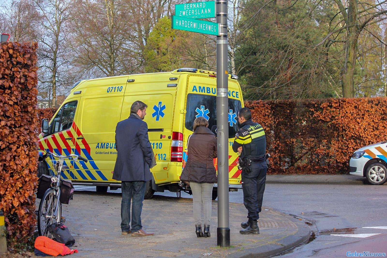 Automobilist ziet fietser over het hoofd en schept hem