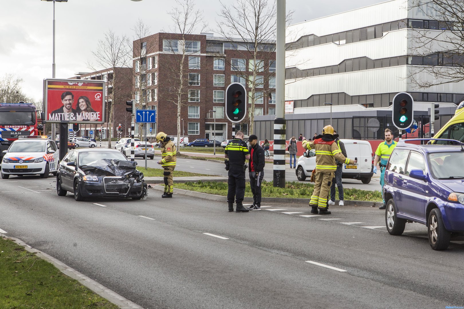 Auto botst achterop voorganger in Arnhem