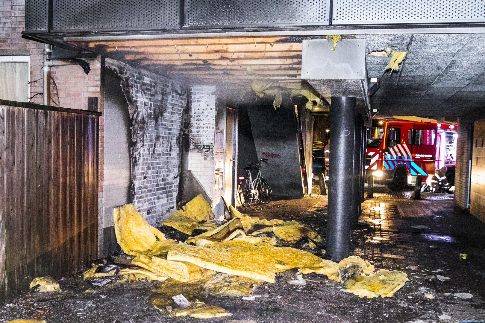 Ontruiming na brand onder appartementencomplex Arnhem