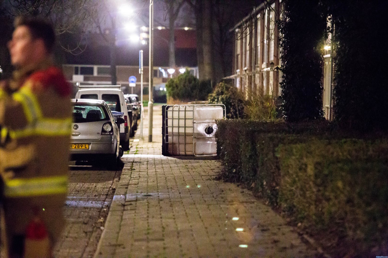 Vat met onbekende vloeistof in Arnhemse woonwijk gevonden