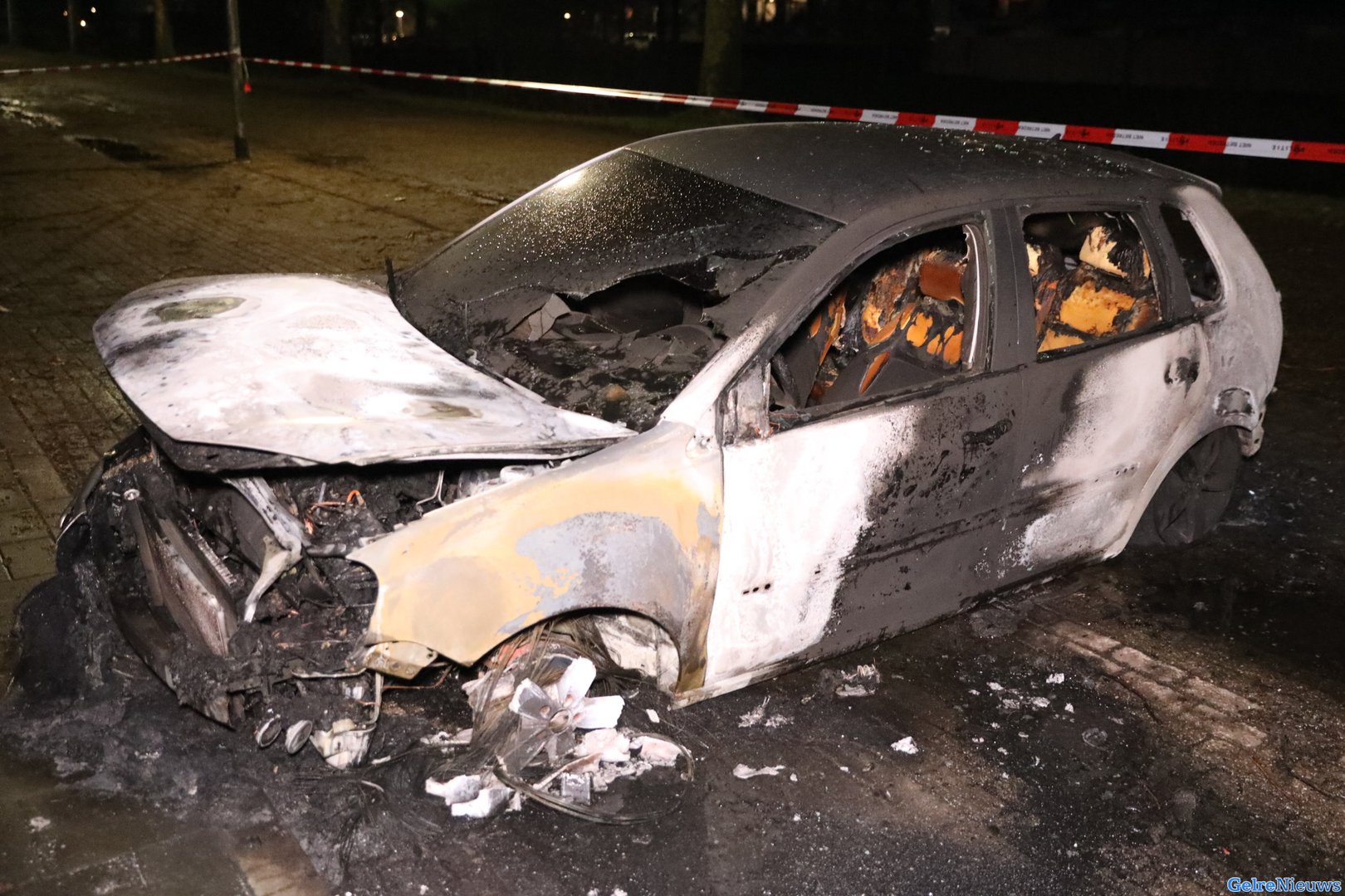 Auto verwoest door brand in Nijmegen