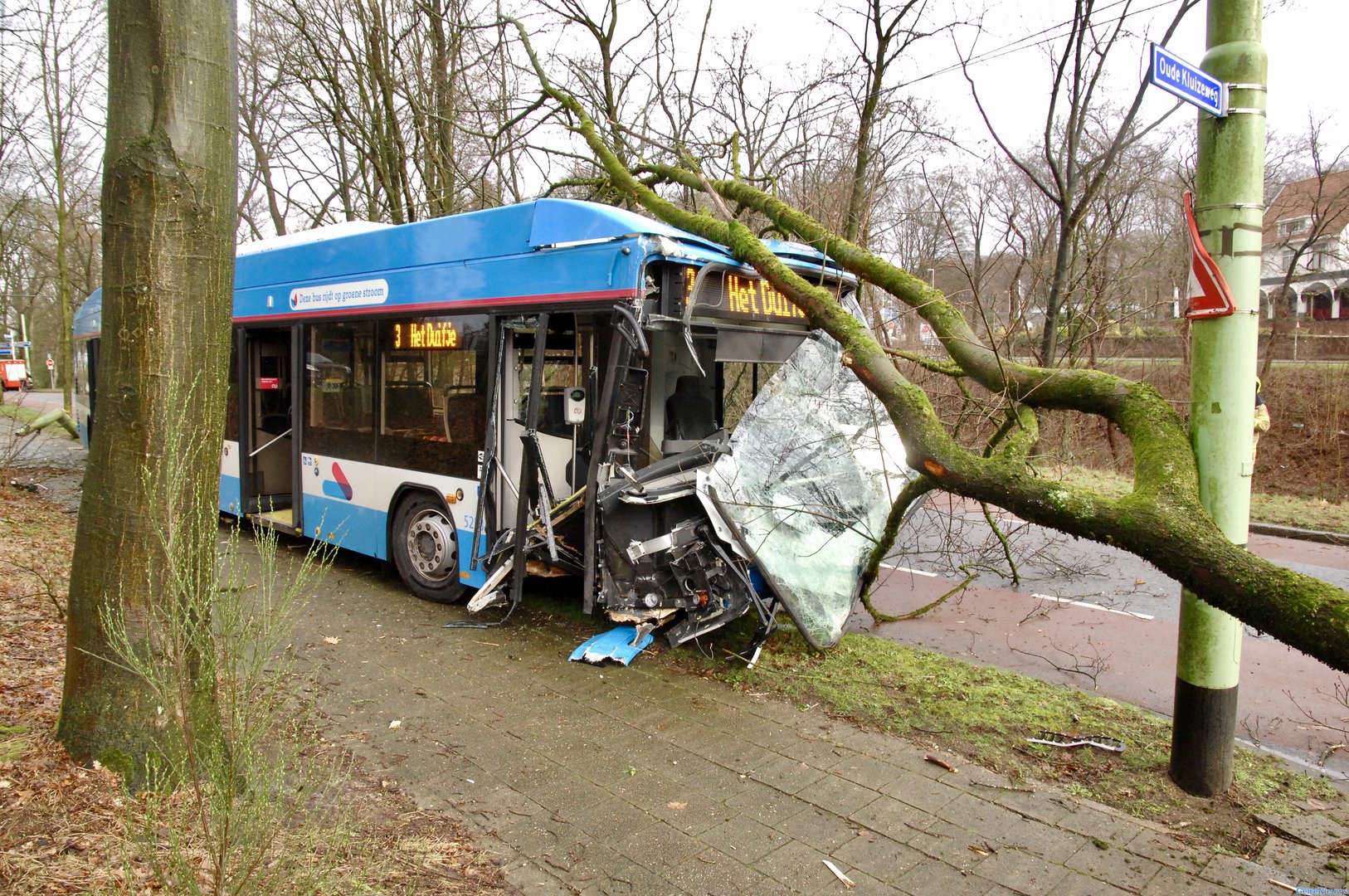 Zwaar ongeval met trolleybus in Arnhem