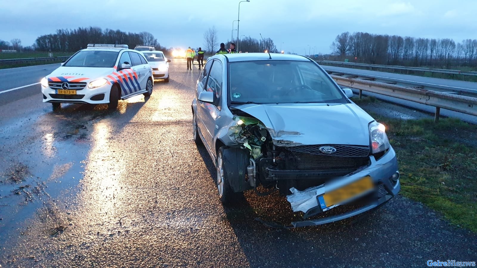 Auto botst tegen vangrail op A348 bij Ellecom