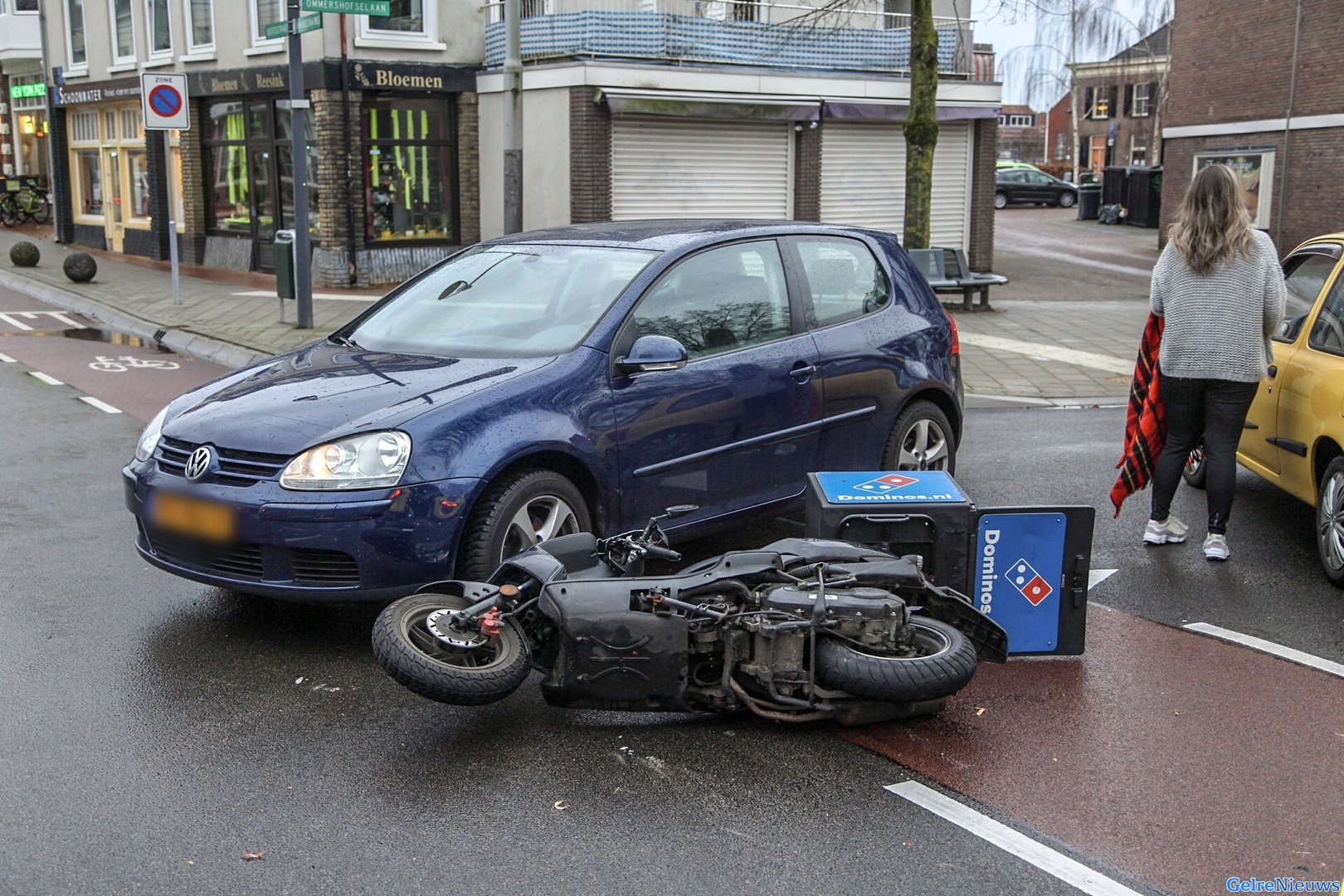 Scooterrijder Domino’s Pizza botst met auto in Velp