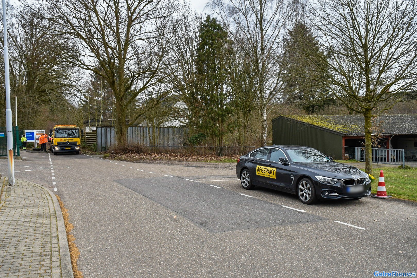 Grote hennepkwekerij ontdekt in Heelsum: Drie auto’s ‘afgepakt’