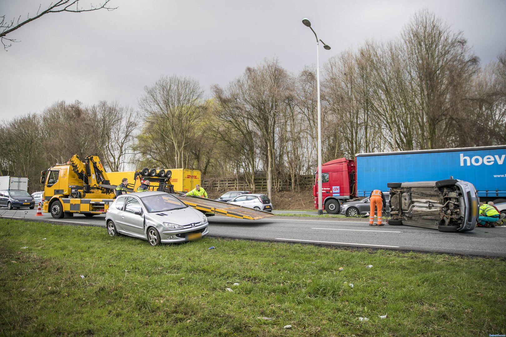 Auto slaat over de kop bij ongeval op Pleijroute (N325) in Arnhem