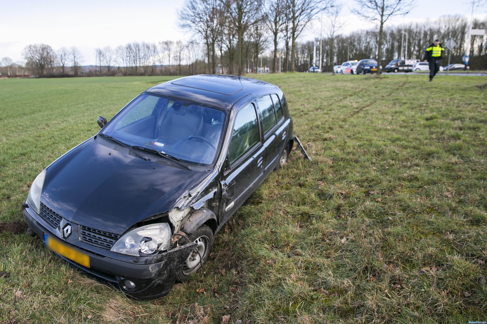 Automobilist belandt met auto in droge sloot na ongeval Didam