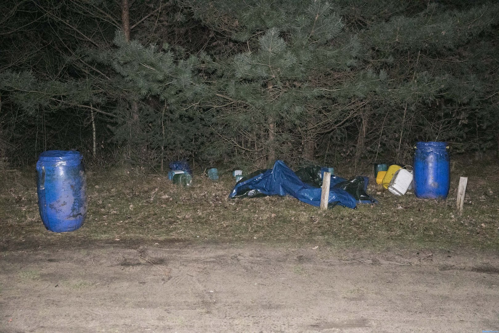 Vaten gedumpt vlakbij speeltuin in Wijchen