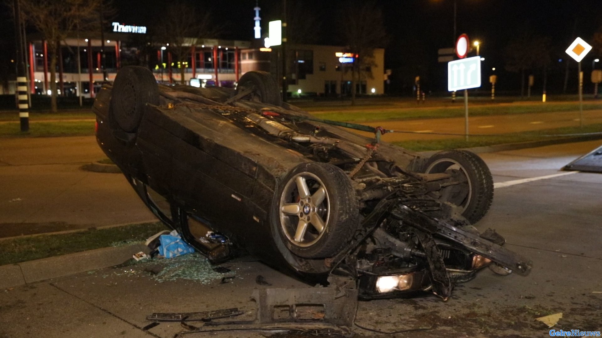 Automobilist slaat over de kop bij ongeval winkelcentrum Dukenburg