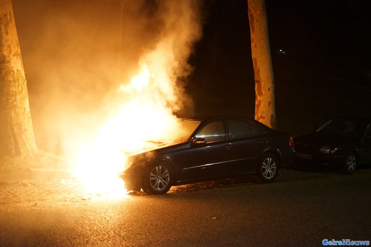 Het is weer raak: autobrand in Nijmegen