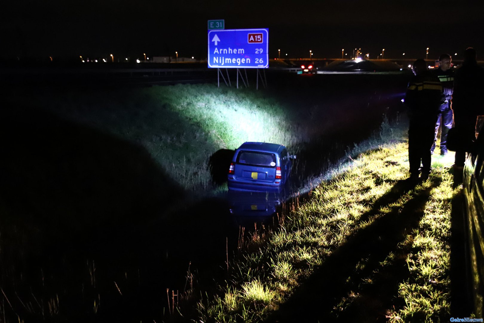 45-km auto in sloot nabij A15 Ochten