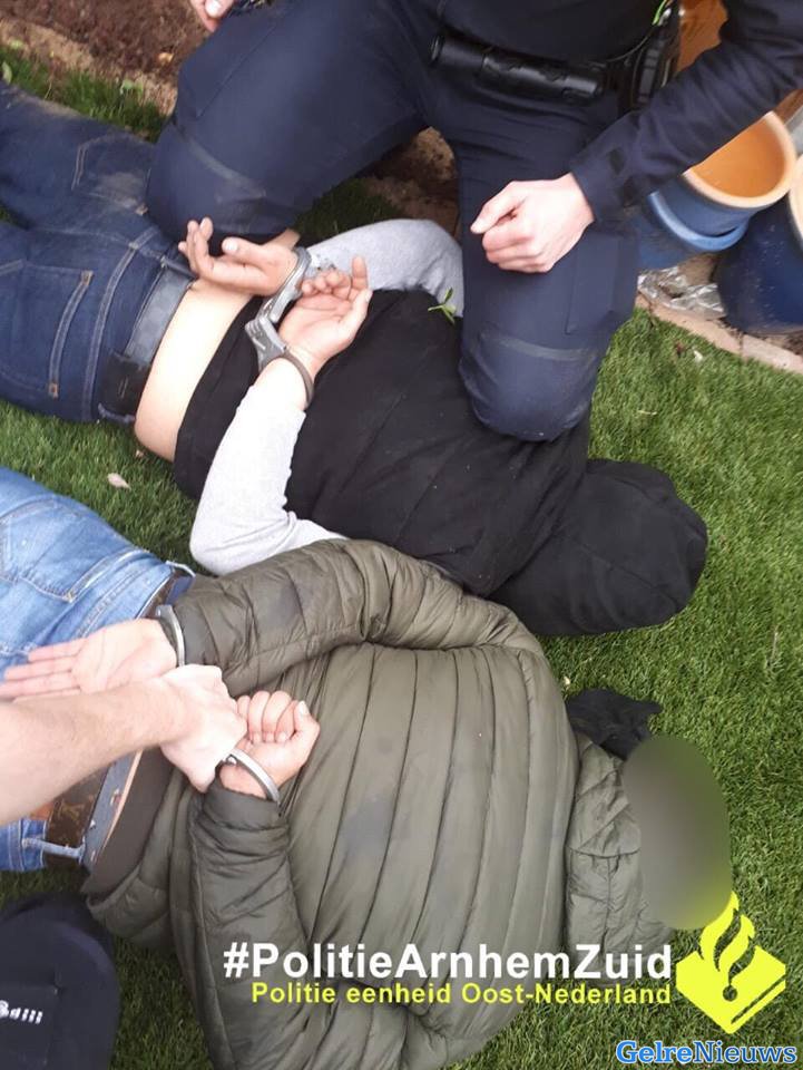 Twee woninginbrekers op heterdaad betrapt en aangehouden