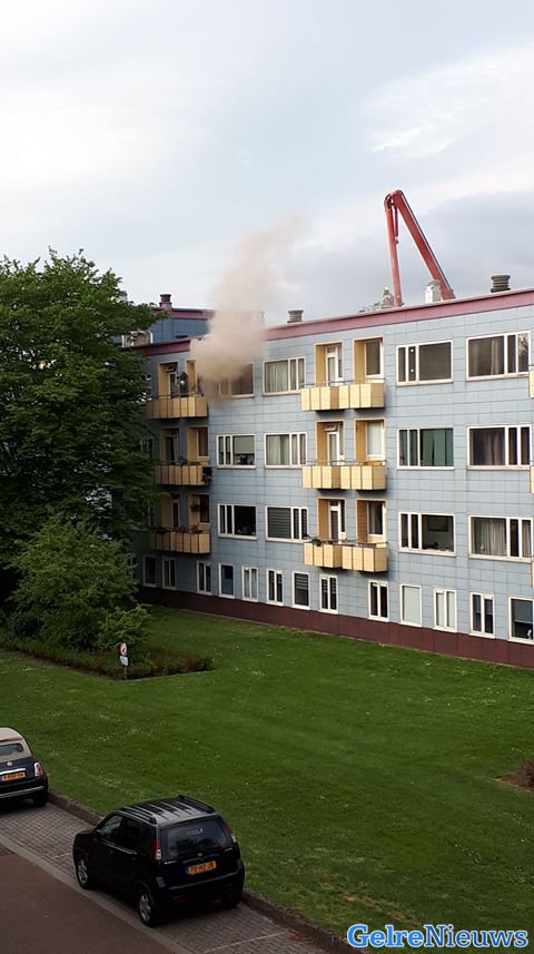 Hevige woningbrand op derde verdieping flat Nijmegen