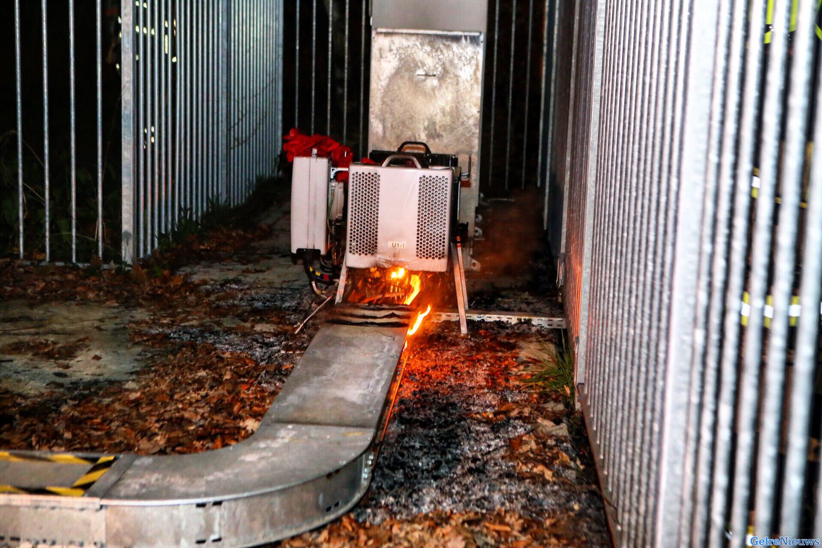 Brand in telecommast, vermoedelijk brandstichting