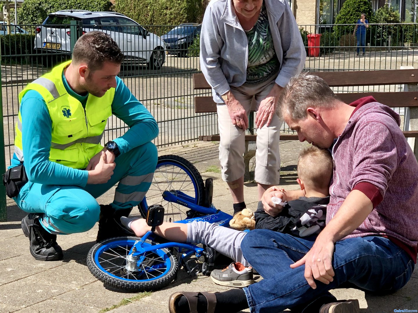 Milan (4) door brandweer bevrijdt van fiets