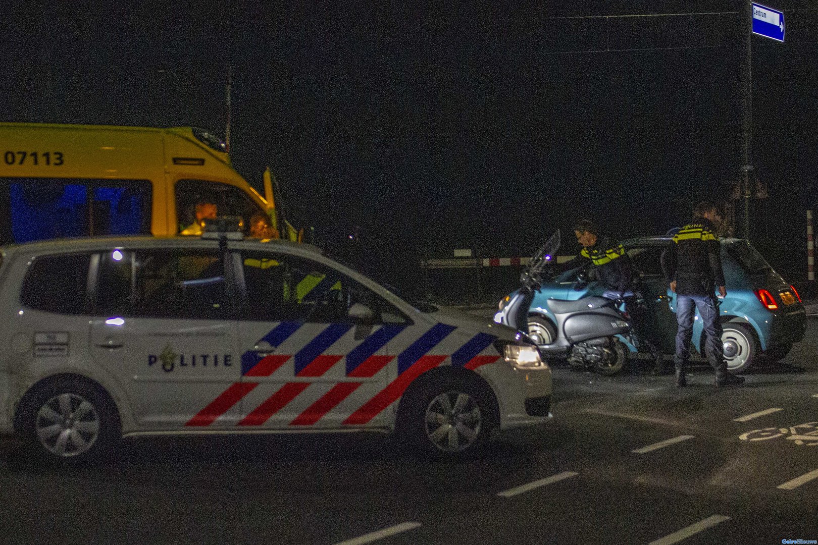 Snorscooter en auto botsen op kruising N348 in Dieren