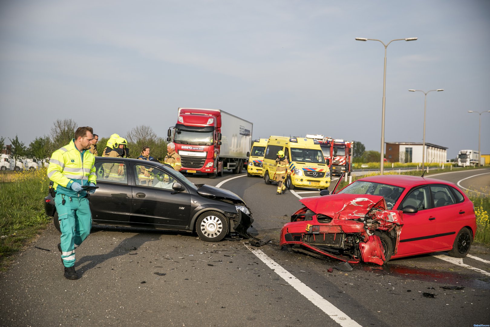Frontale botsing op oprit A12 Duiven, meerdere gewonden