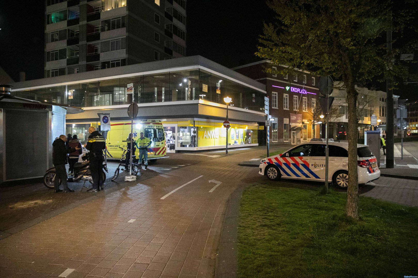 Fietser raakt gewond na botsing met scooterrijder