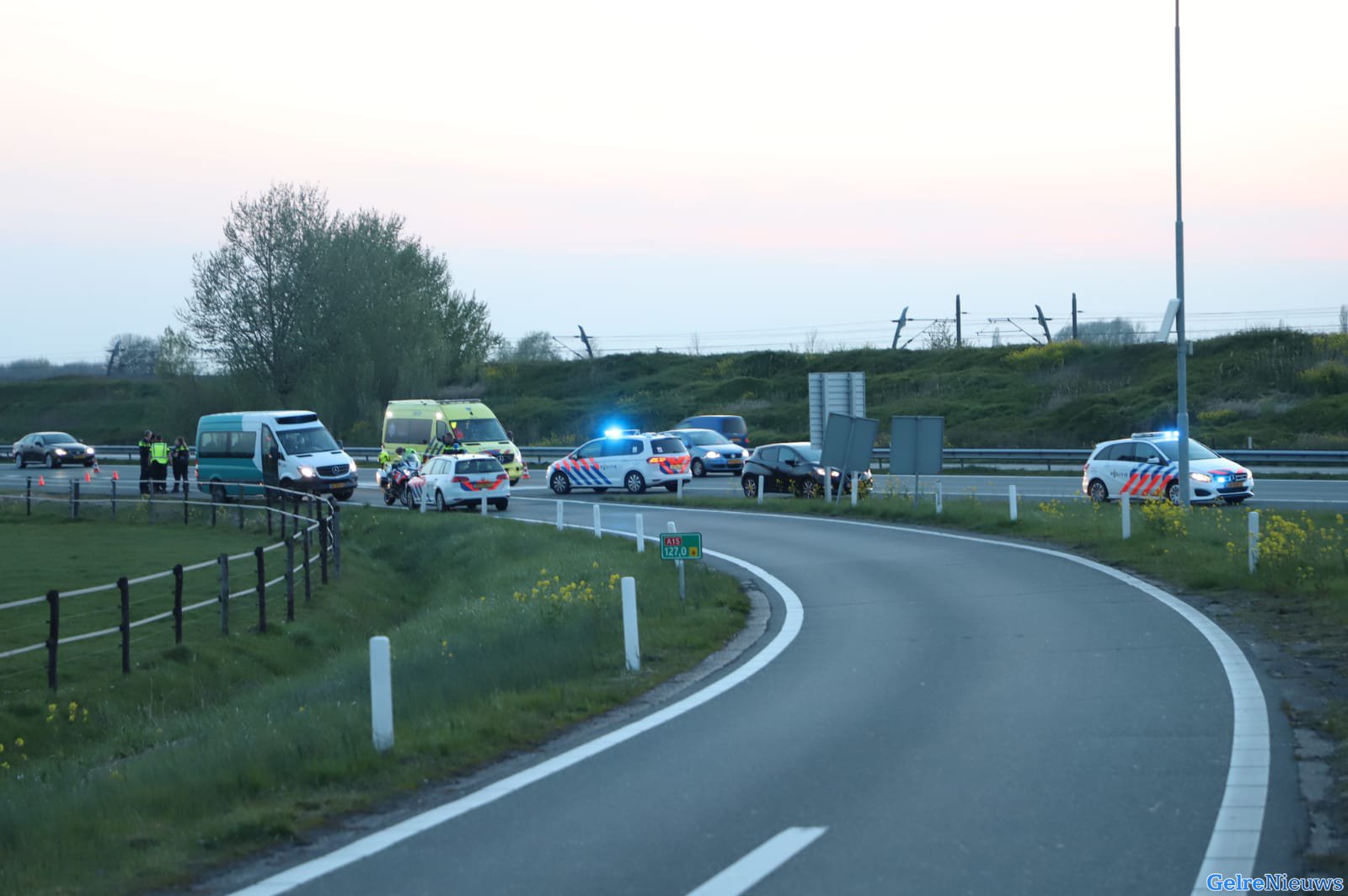 Steekpartij op de A15 Tiel, slachtoffer zwaargewond