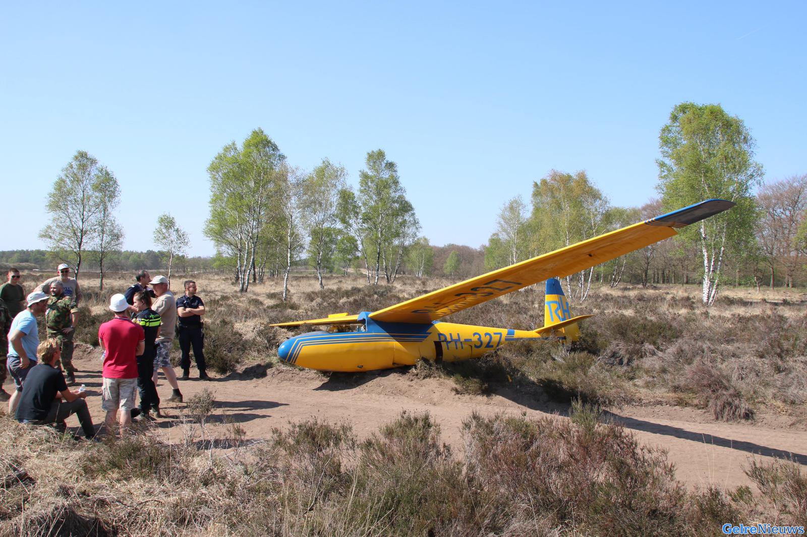 Zweefvliegtuig zwaar beschadigd na landing Arnhem