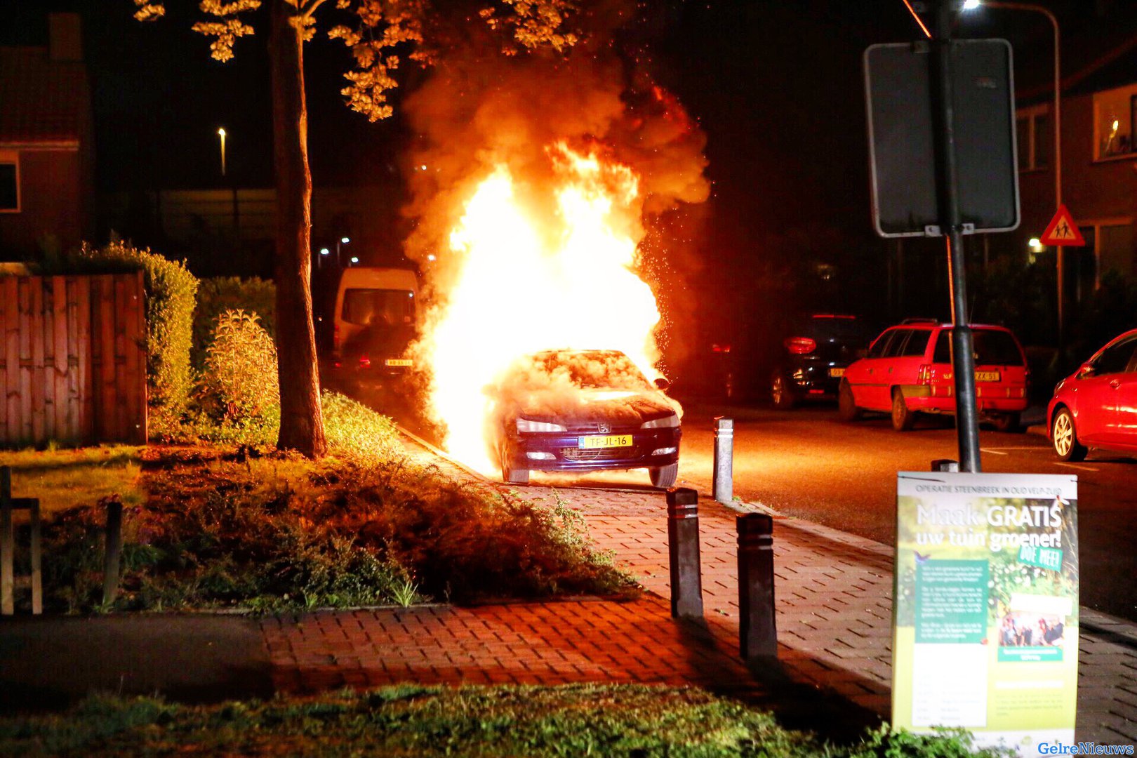 Auto verwoest door felle brand in Velp