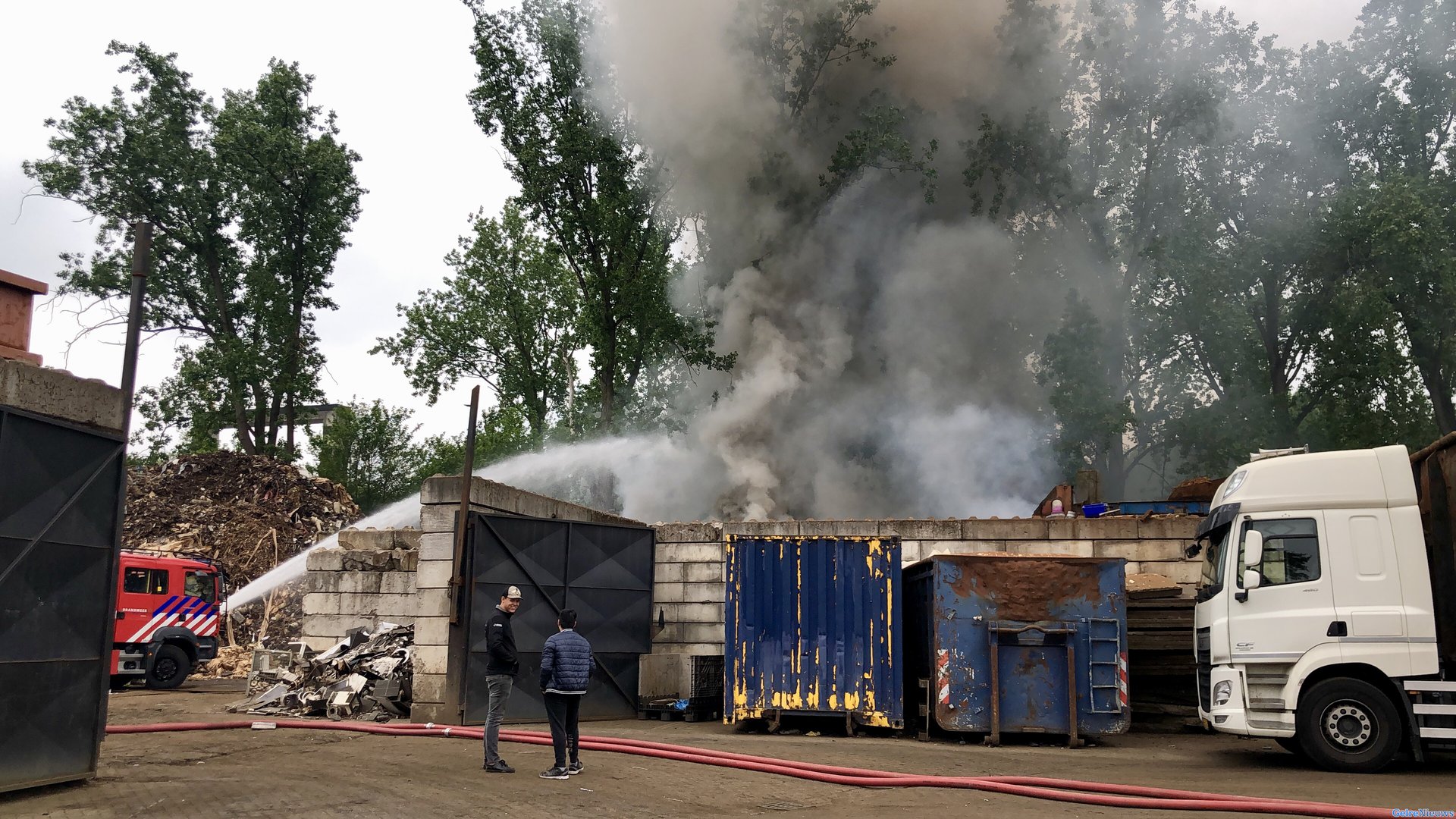 Veel rook bij brand metaalrecyclingbedrijf Arnhem
