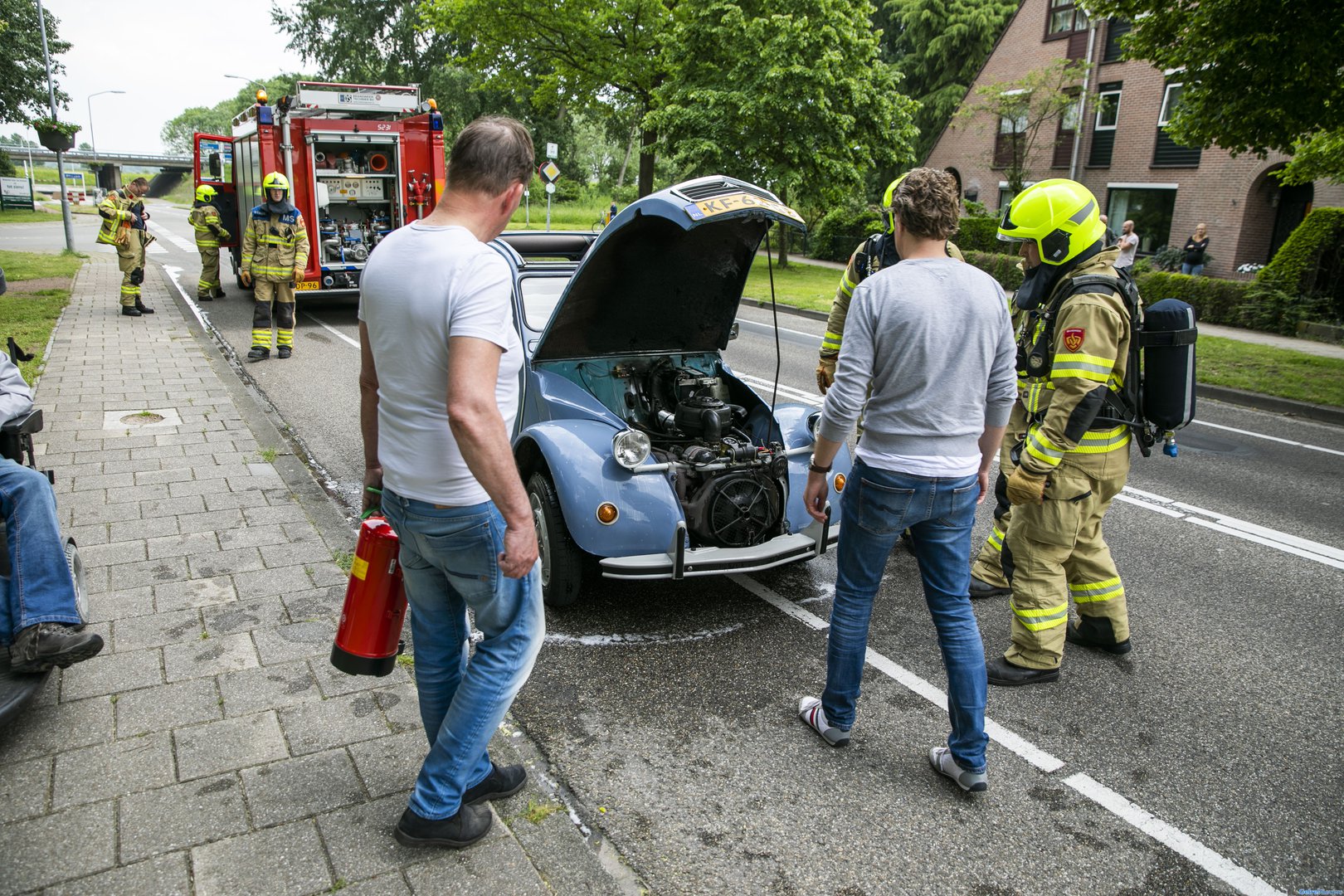 Eend uit de brand gered dankzij buurtbewoners