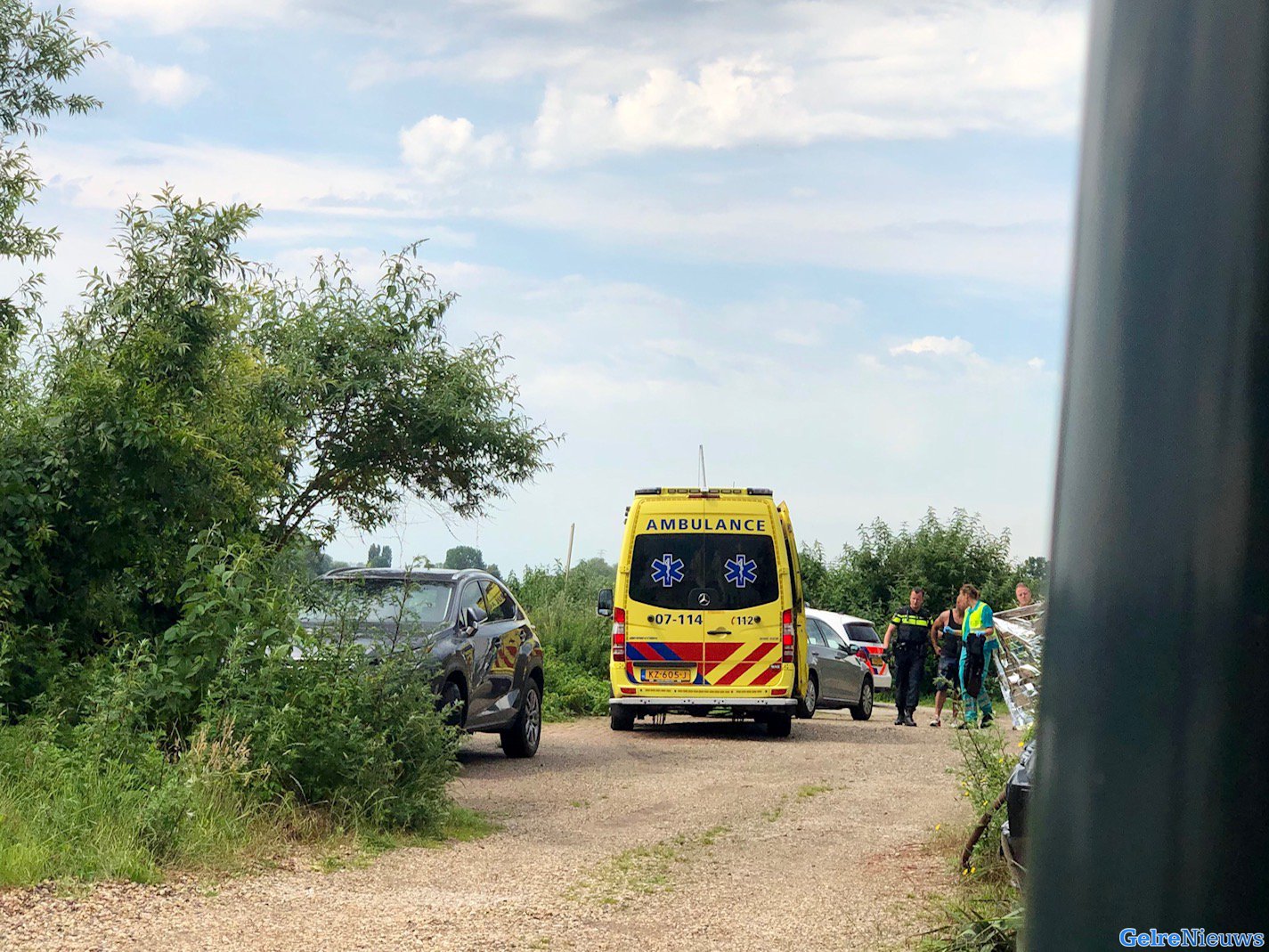 Agenten redden leven van drenkeling in Arnhem