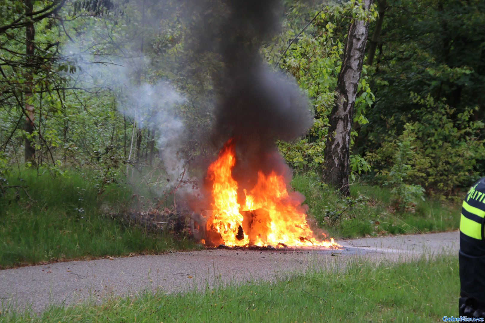 Scooter vliegt spontaan in brand tijdens rijden
