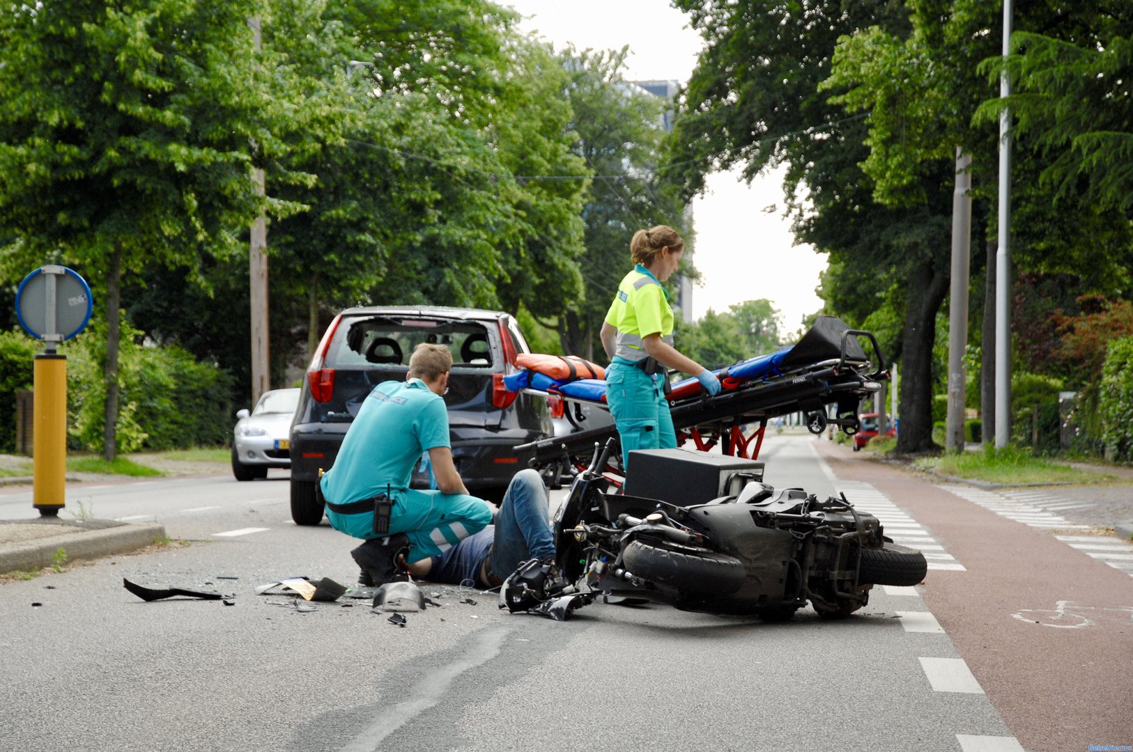 Maaltijdbezorger gewond bij aanrijding Velperweg