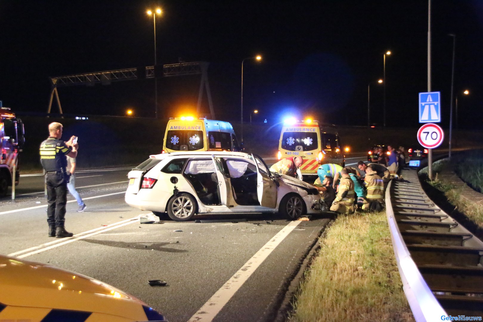 Auto crasht op oprit A12 bij knooppunt Velperbroek