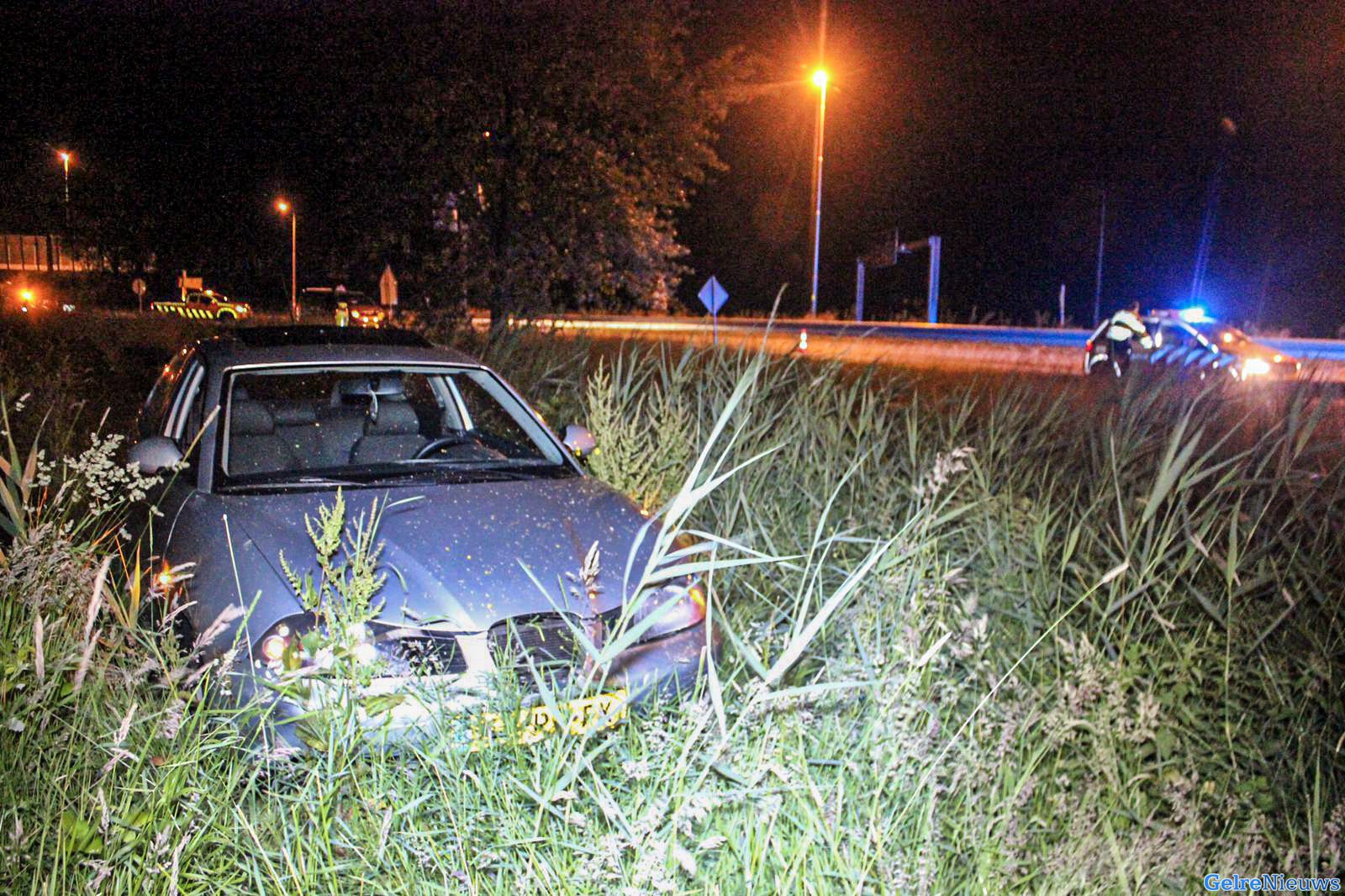 Auto raakt van de weg op het Velperbroekcircuit