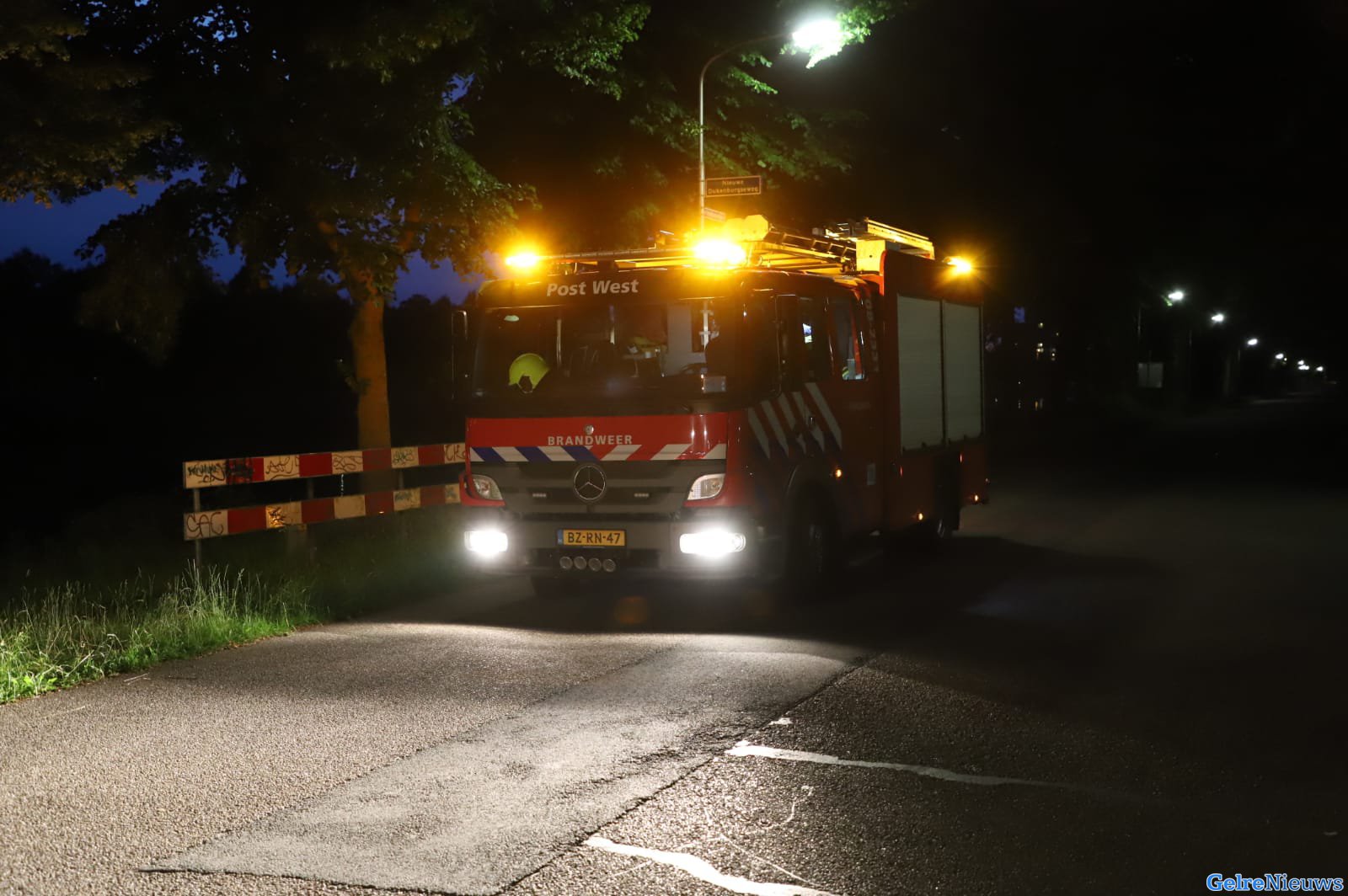 Zoekactie naar persoon te water bij brug boven Maas-waalkanaal Nijmegen