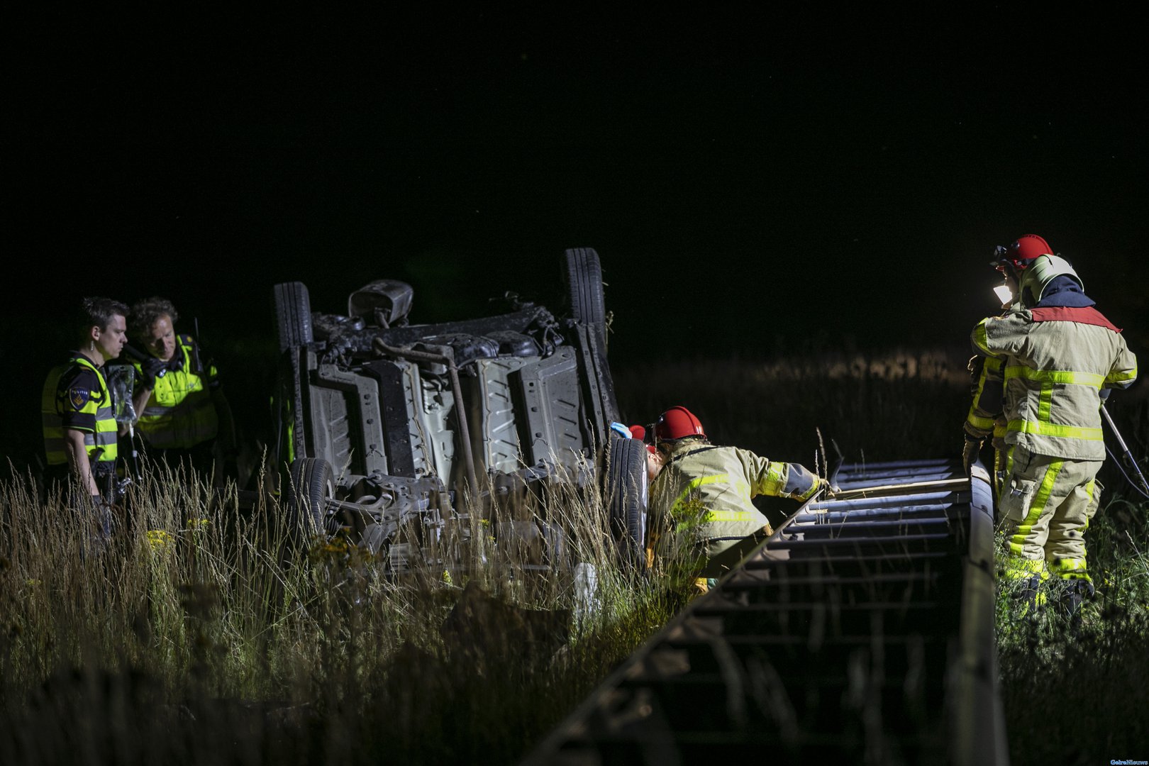 Auto vliegt over de kop bij ongeval A18 Didam