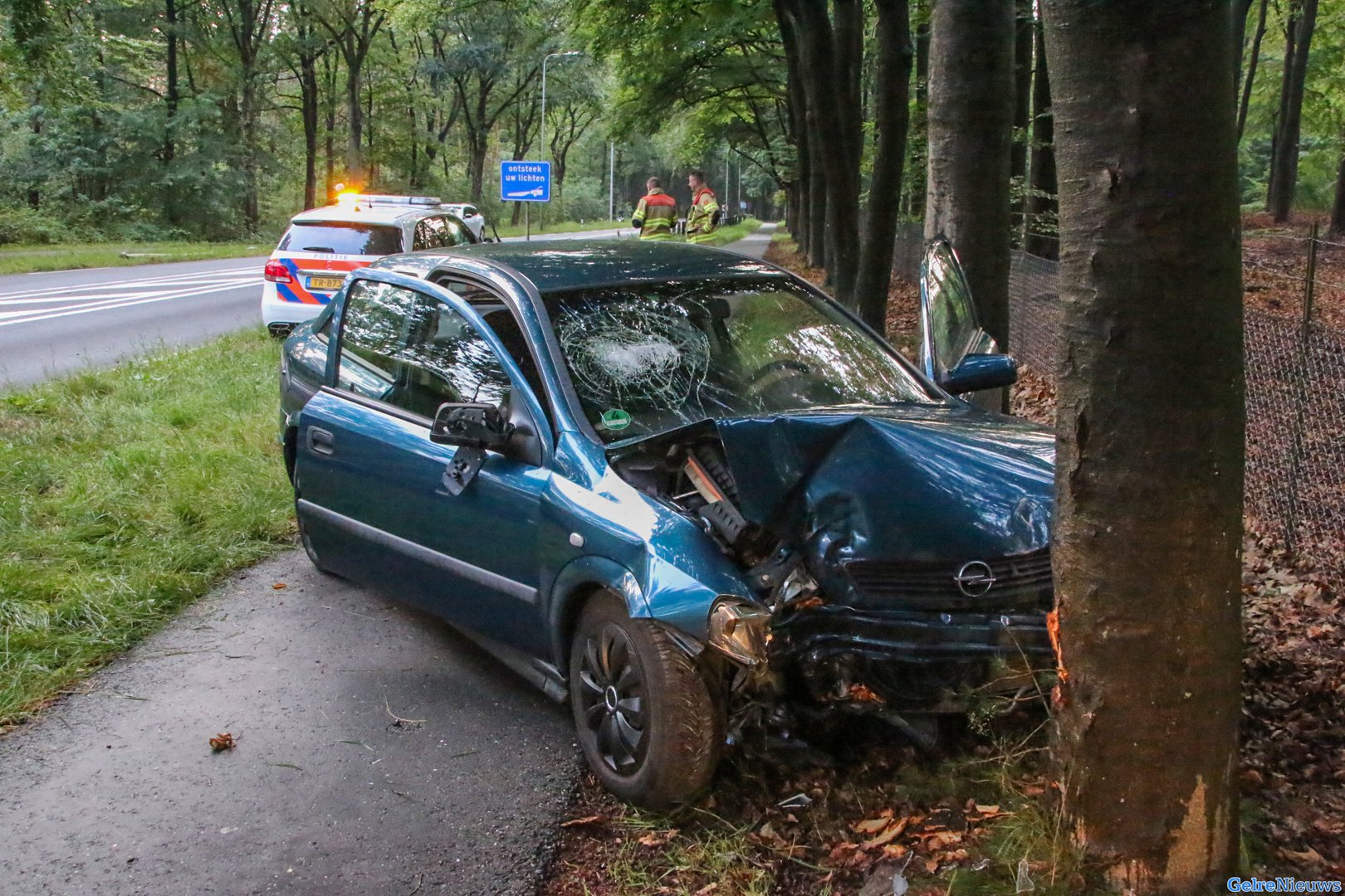 Gewonde bij botsing tegen boom in Rozendaal