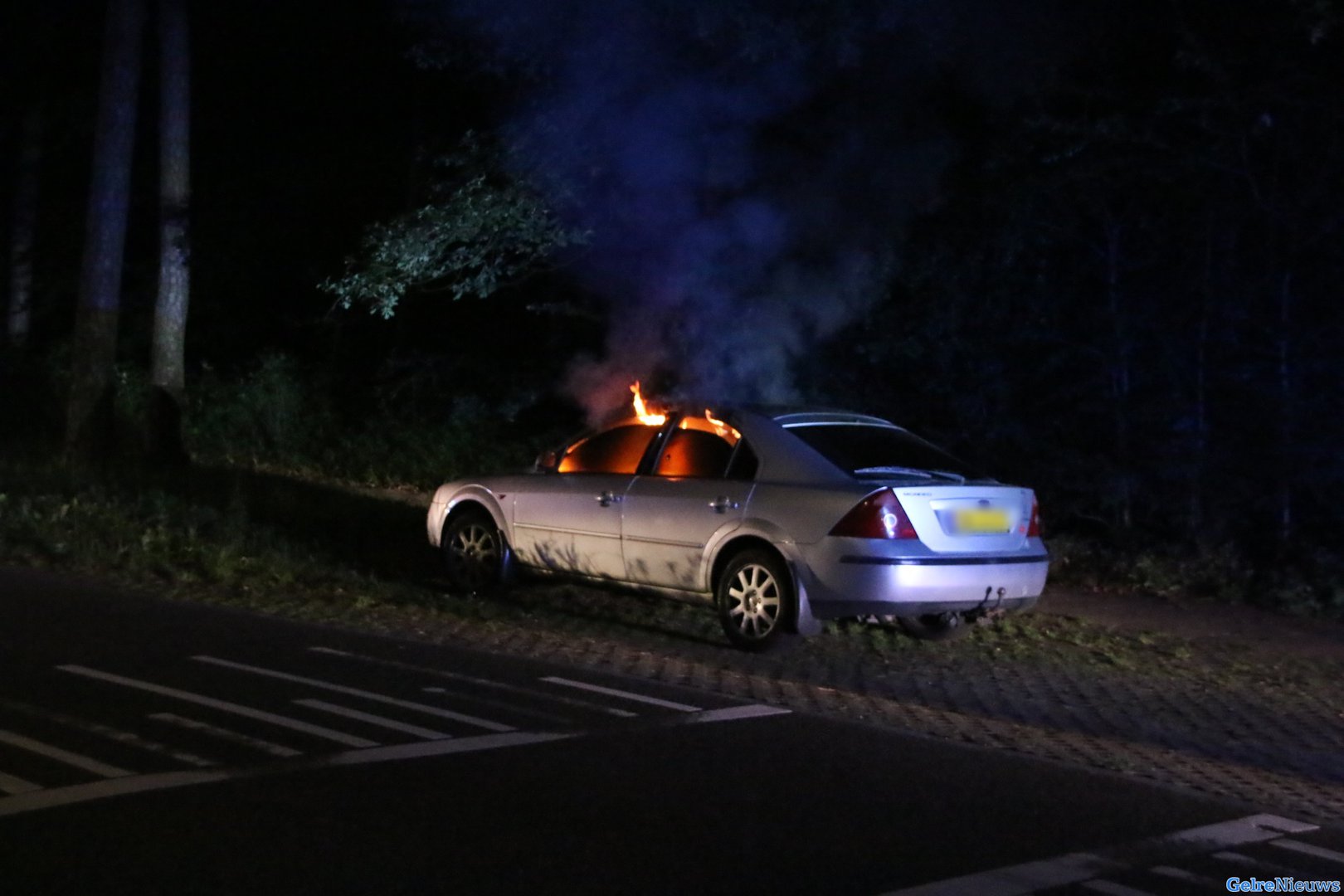 Gestolen auto in Arnhem gaat in vlammen op