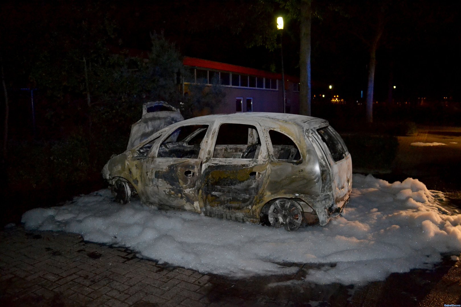 Auto van ramkraak in Elst in brand gestoken in Nijmegen Lent