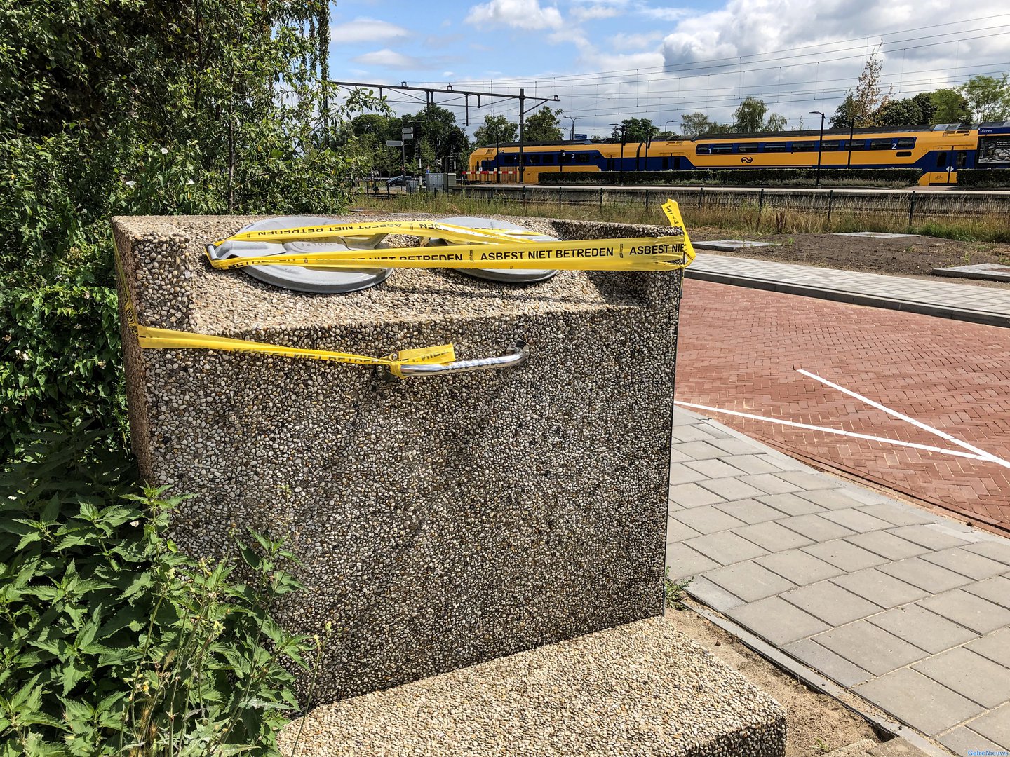 Vermoedelijk asbest gedumpt in afvalcontainer in Dieren