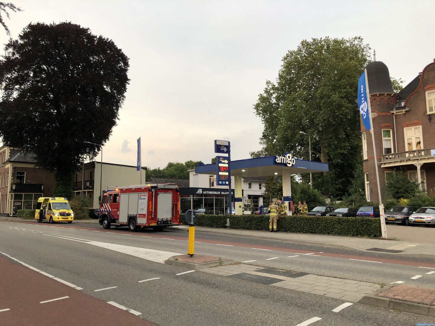 Man onder de benzine nadat tankslang knapt tijdens tanken