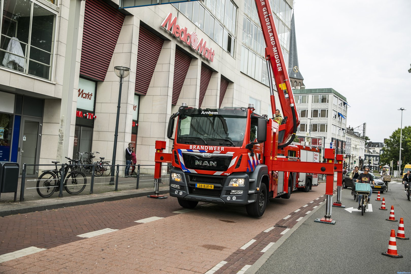 Mediamarkt Arnhem ontruimd na brandmelding