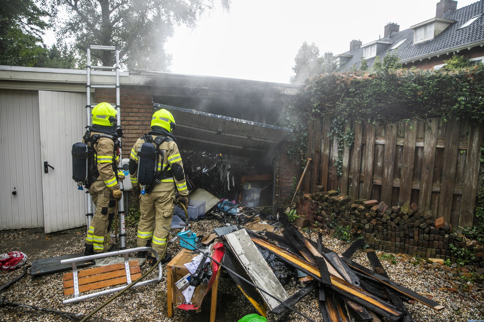 Brand in garagebox na blikseminslag in Arnhem