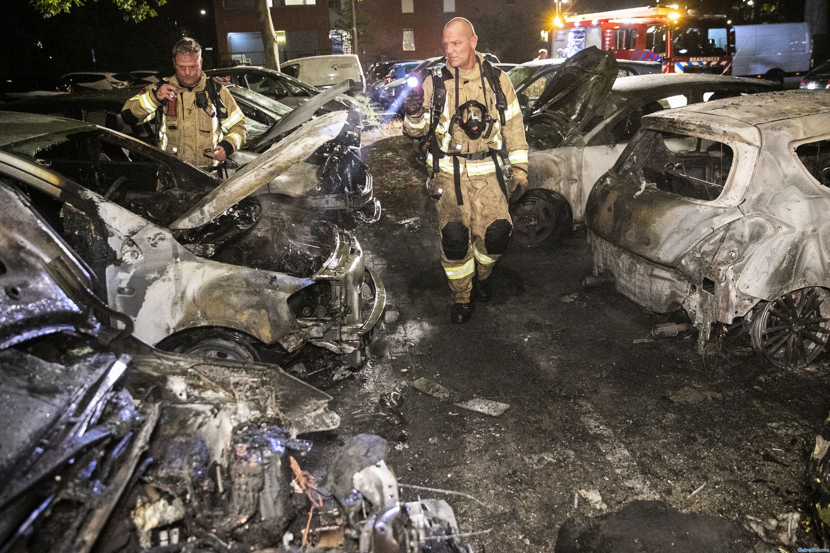 Zes auto’s verwoest door brand in Arnhem-Zuid