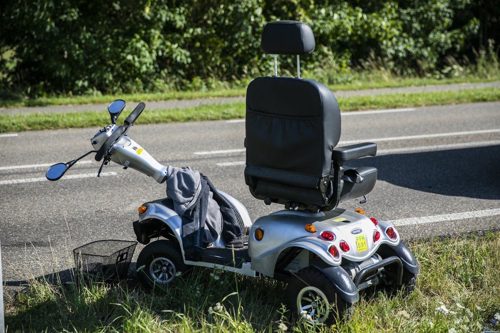 Scootmobiel in botsing met auto in Doesburg