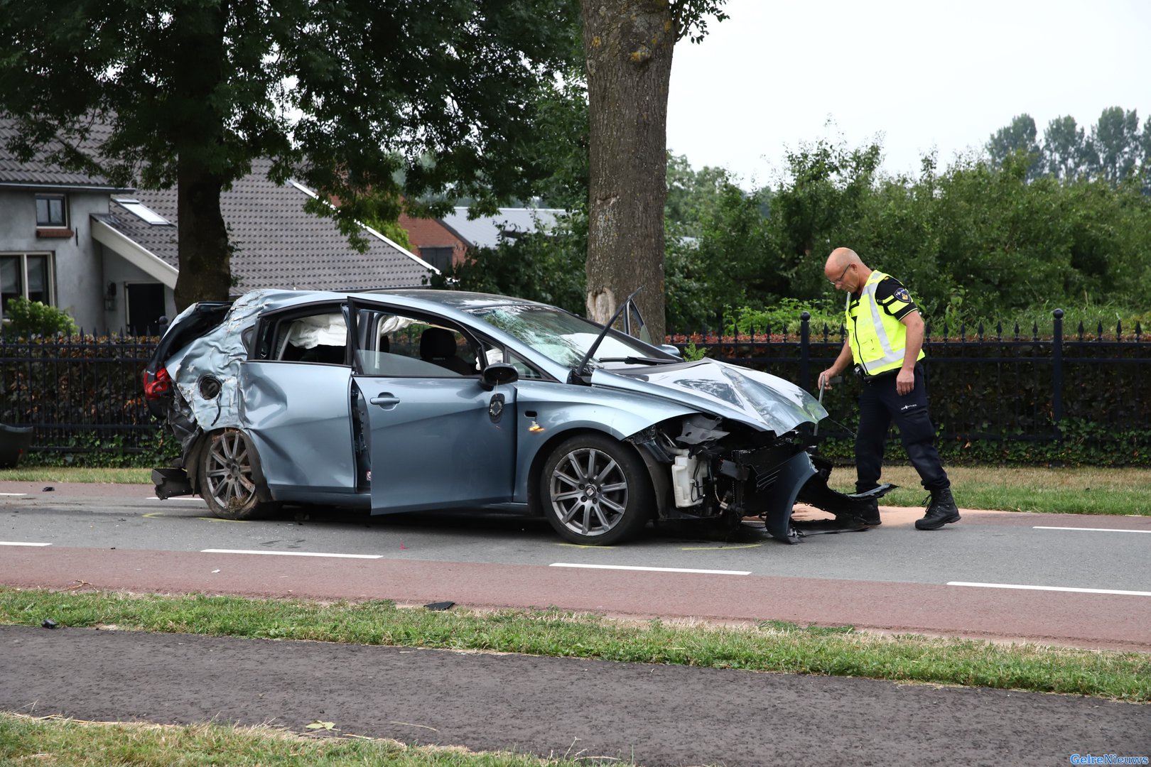 Automobilist raakt zwaargewond bij éénzijdig ongeval in Geldermalsen